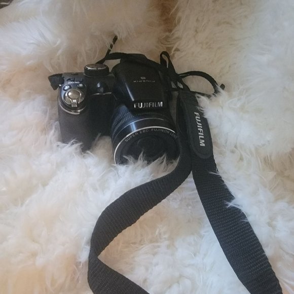 Fujifilm FINEPIX S4250WM S-Series 24X Digital Camera - Picture 1 of 7